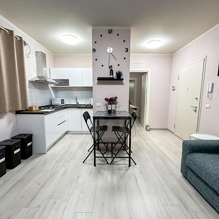 ルッカLa Rosa Dei Venti Con Parcheggio E Ampio Giardino In Centroアパートメント エクステリア 写真